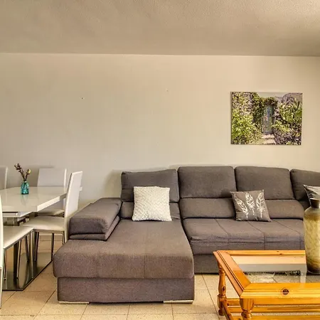 Lovely 2-bed & Jacuzzi Terrace & Pool *