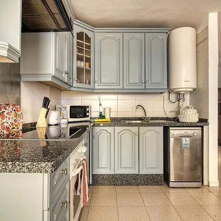 Lovely 2-bed & Jacuzzi Terrace & Pool شقة *