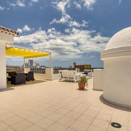 Lovely 2-bed & Jacuzzi Terrace & Pool شقة
