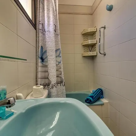 - Sleeps 4 - Jacuzzi - Terrace - Pool アパート