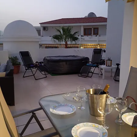 - Sleeps 4 - Jacuzzi - Terrace - Pool アデヘ