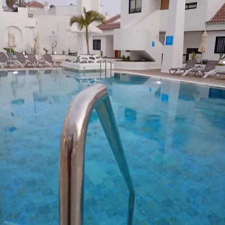 - Sleeps 4 - Jacuzzi - Terrace - Pool アパート *