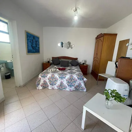 - Sleeps 4 - Jacuzzi - Terrace - Pool アパート