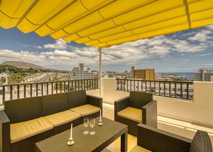 - Sleeps 4 - Jacuzzi - Terrace - Pool *