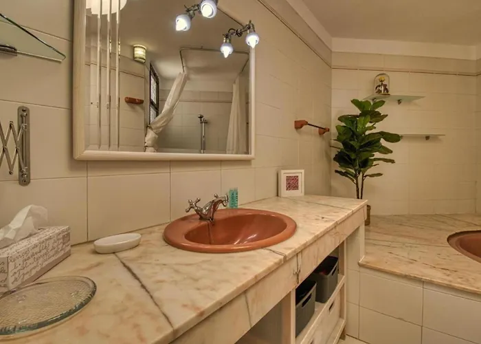 - Sleeps 4 - Jacuzzi - Terrace - Pool Appartamento *