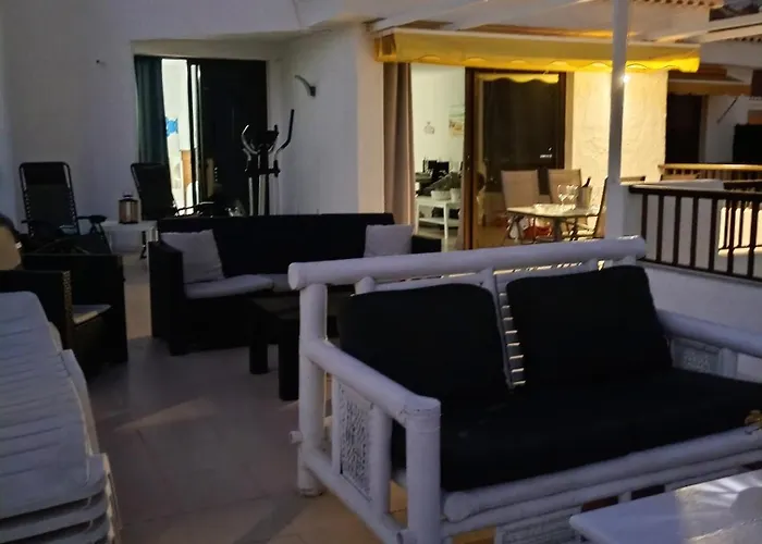 - Sleeps 4 - Jacuzzi - Terrace - Pool Appartamento