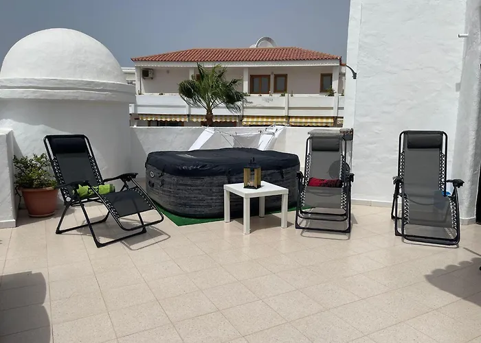 - Sleeps 4 - Jacuzzi - Terrace - Pool Appartamento *