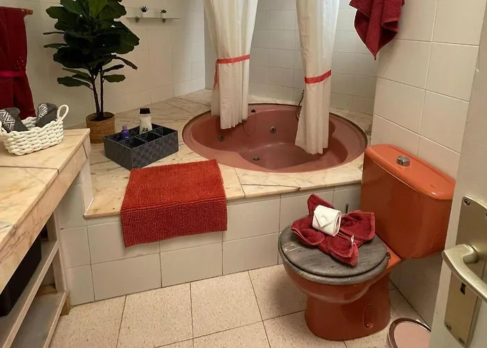 - Sleeps 4 - Jacuzzi - Terrace - Pool Appartamento