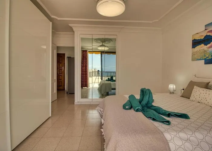 - Sleeps 4 - Jacuzzi - Terrace - Pool Appartamento *