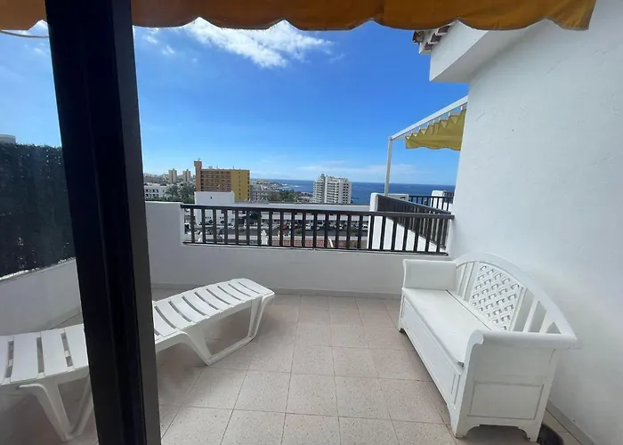 - Sleeps 4 - Jacuzzi - Terrace - Pool