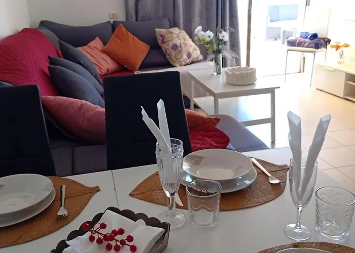 - Sleeps 4 - Jacuzzi - Terrace - Pool Appartamento *